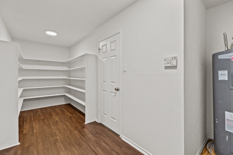 Building Photo - 10003 Silver Park