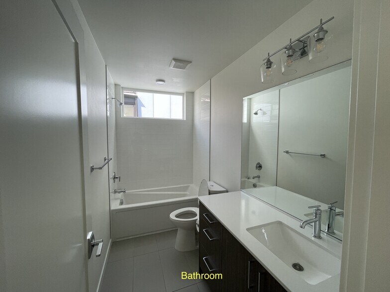 Building Photo - 1724E 11th Ave