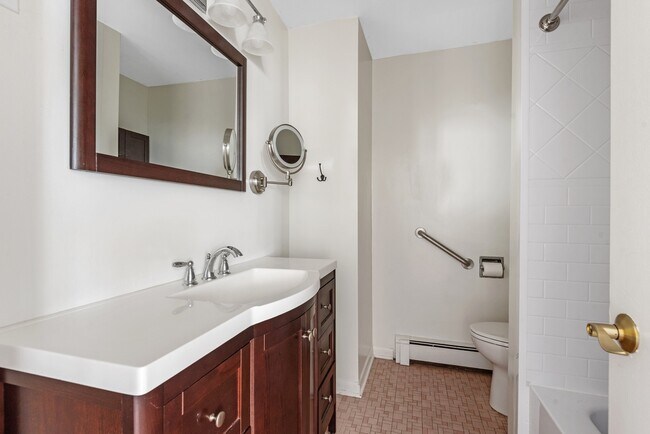 Building Photo - 1921 Harrison St