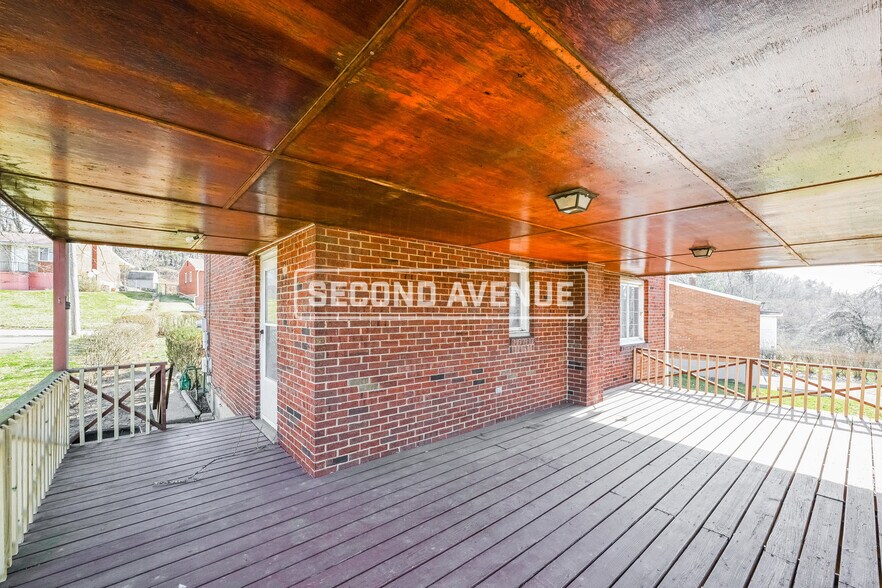 Building Photo - 327 Elias Dr