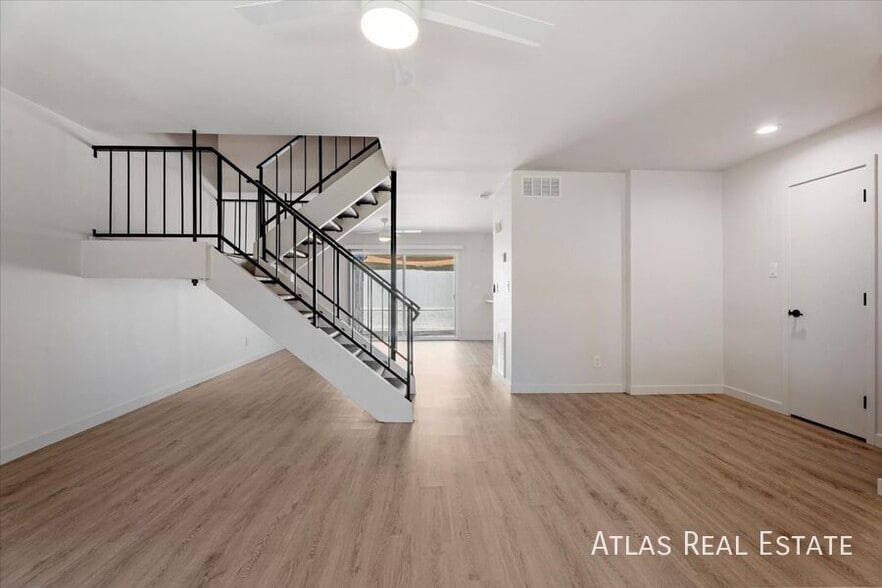 Building Photo - 3807 S Mill Ave