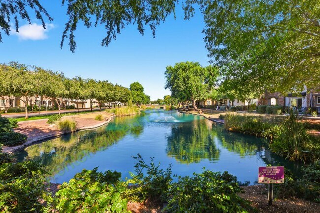 Building Photo - Modern Gilbert Lakeview Townhome in The La...