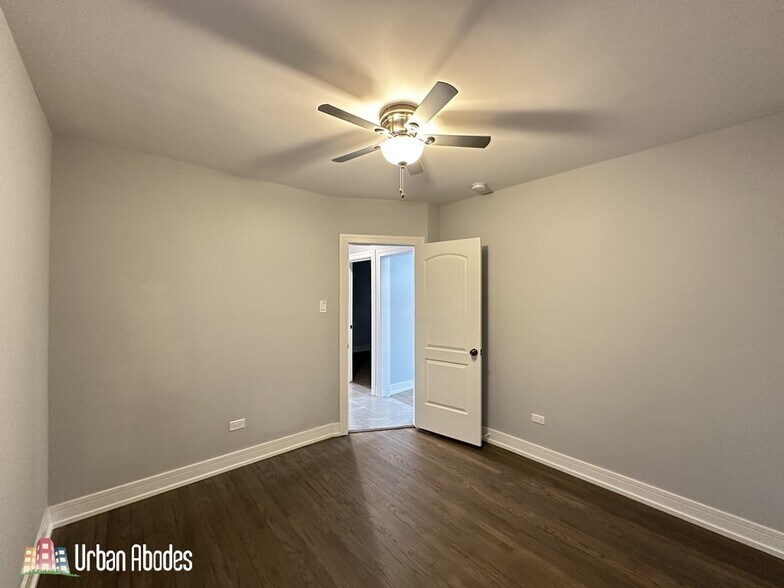 Building Photo - 5510 N Luna Ave