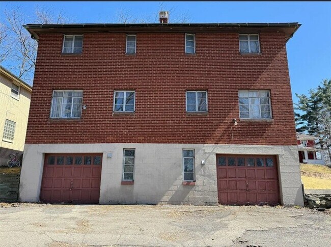 Building Photo - 43 Howard Ave