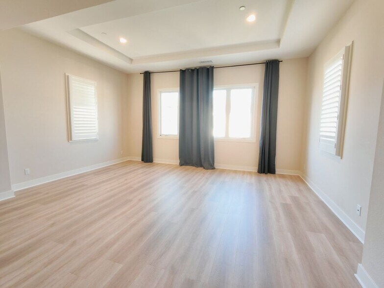 Building Photo - 55 Thrasher