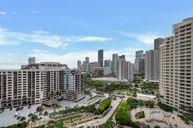 Building Photo - 848 Brickell Key Dr