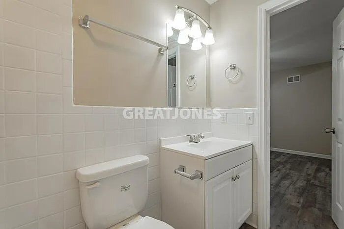 Building Photo - 1704 Westchester Dr