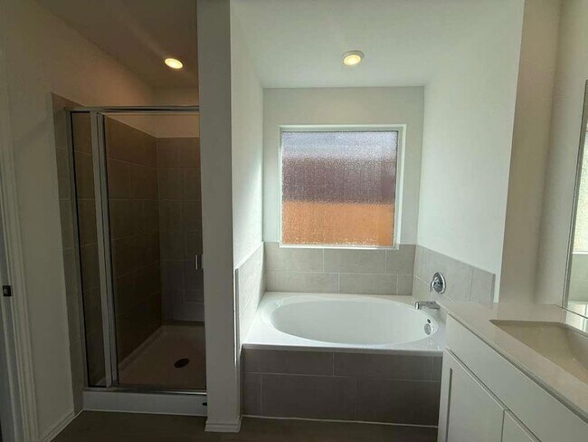 Building Photo - 205 Herald Dr