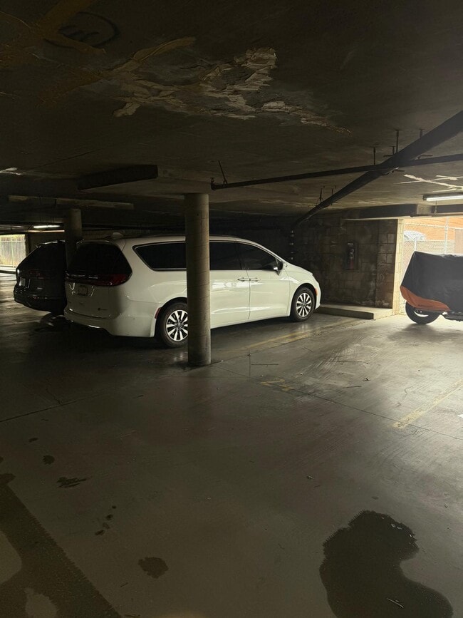 Building Photo - 5460 White Oak Ave