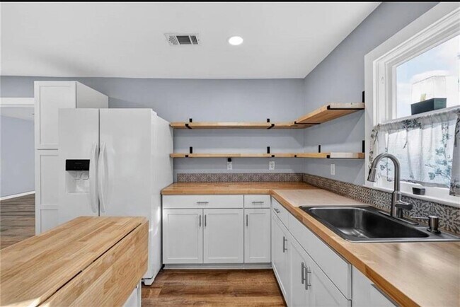 Building Photo - 2329 Reynolds St