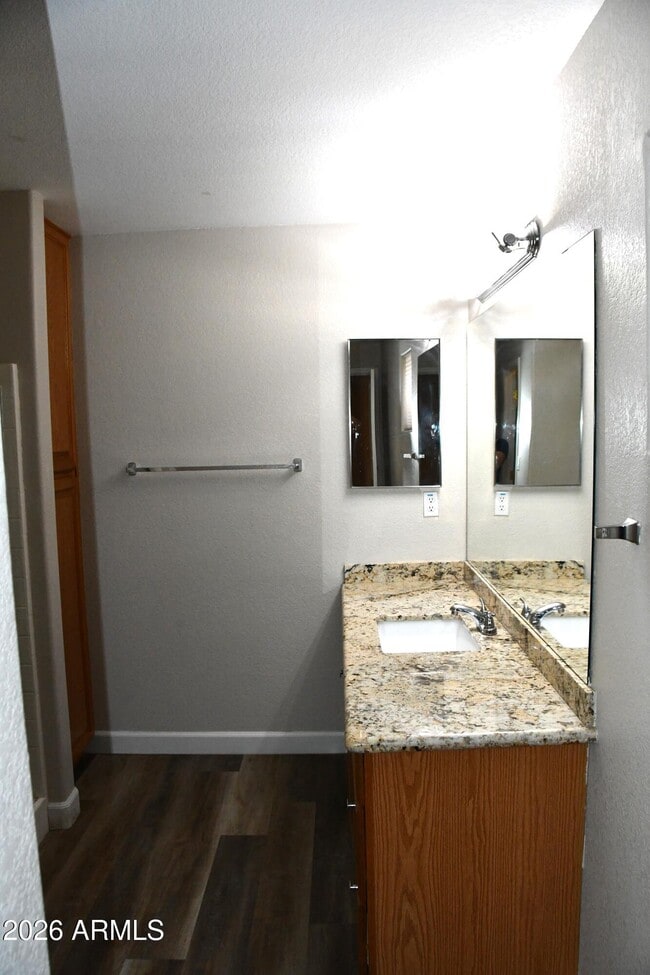 Building Photo - 1346 W 13th St