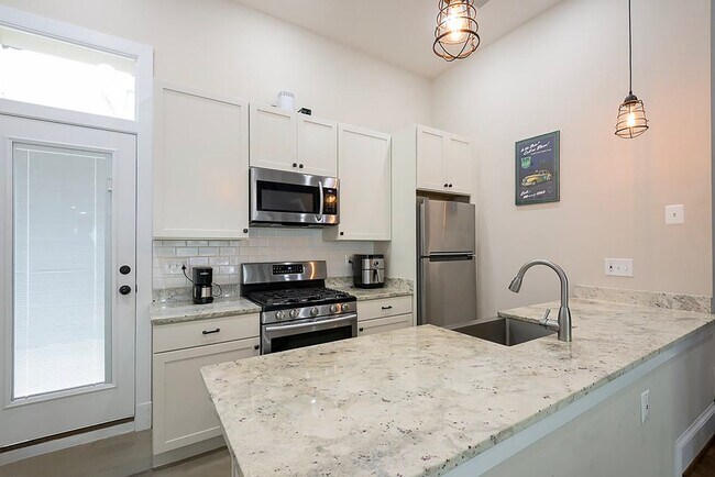 Building Photo - 717 F St NE