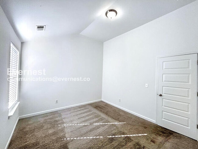 Building Photo - Limited Time Special Offer / 3 Bed/2.5 Bath Home with Garage / Pet-Friendly / Vouchers Accepted /...