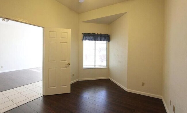 Building Photo - 196 Bayline Cir