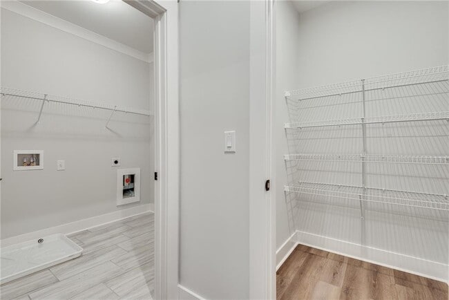 Building Photo - 435 Maplewood Dr