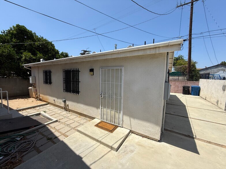 Building Photo - 1493 W 47th St