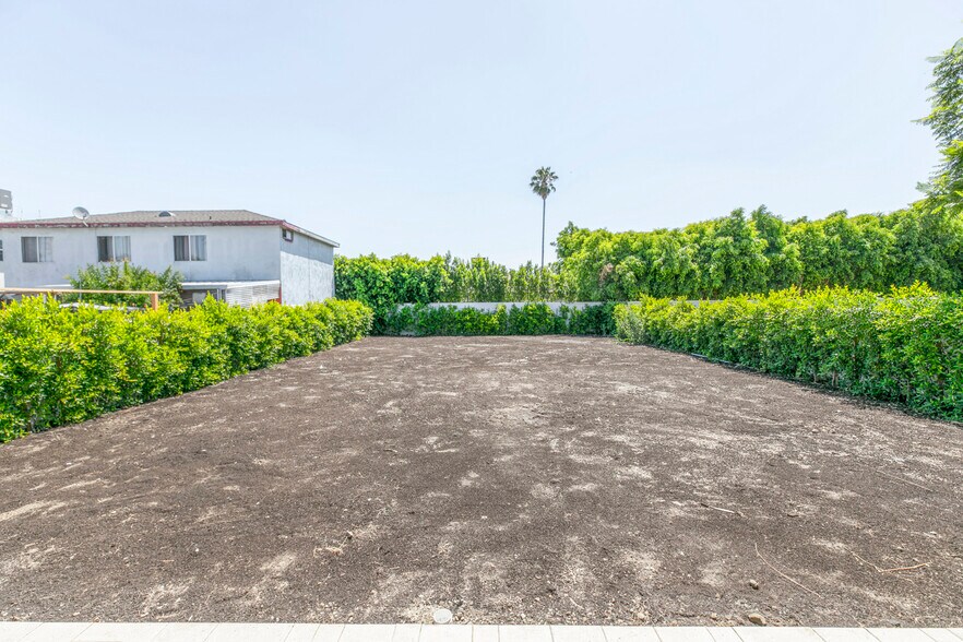Building Photo - 6426 Varna Ave