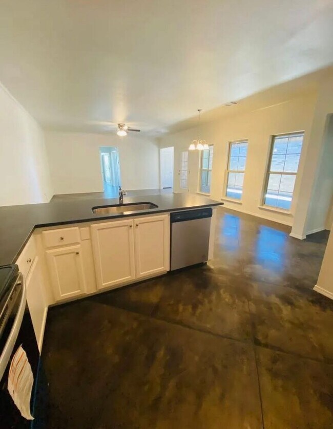 Building Photo - 5530 Gonzaga Ln