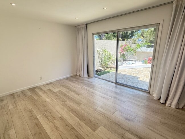 Building Photo - Unique Condo in Huntington Harbor