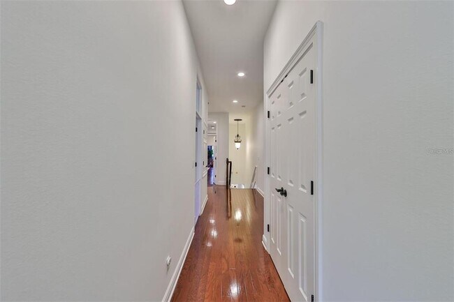 Building Photo - 602 Saxony Blvd