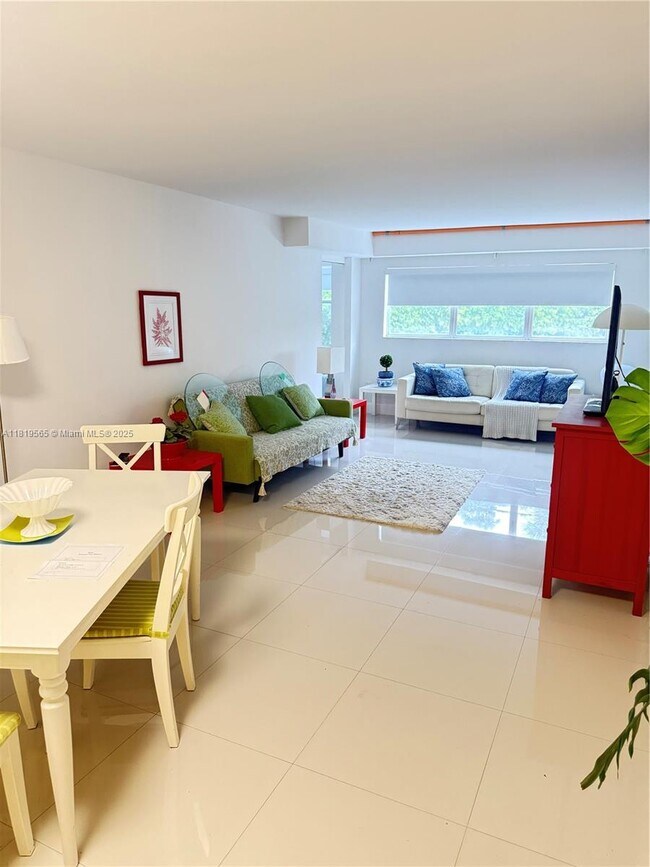 Building Photo - 1881 Washington Ave