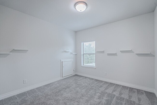 Building Photo - 17010 Harper's Way