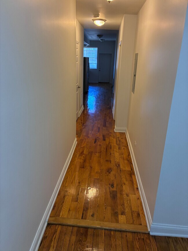 Building Photo - Normal