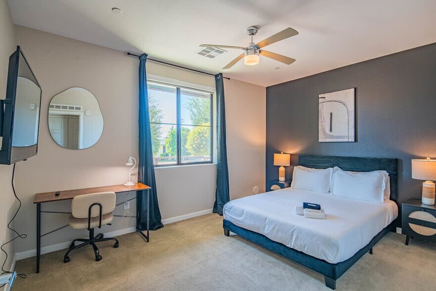 Building Photo - 777 E Stella Ln