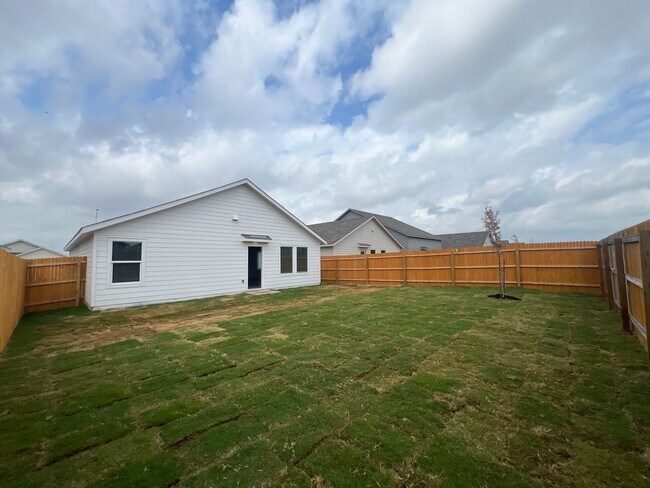 Building Photo - Great New Construction 3/2 Home In Waters Edge