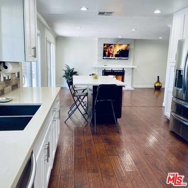 Building Photo - 11158 Newcastle Ave