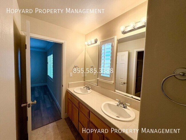 Building Photo - 9619 Velvetleaf Cir