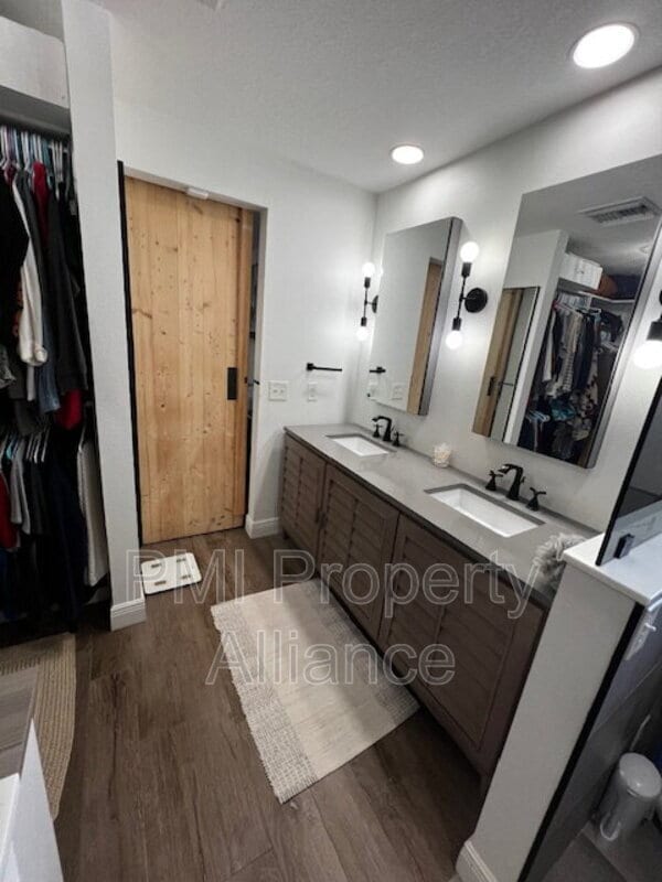 Building Photo - 4044 Tenita Dr