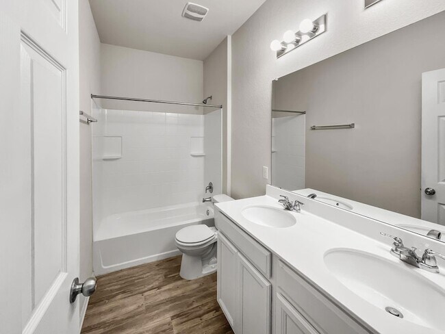 Building Photo - 595 Eves Necklace Dr.