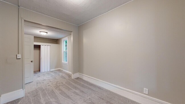 Building Photo - Old Brooklyn Area - 4 Bedroom - 1 Bath - Single Family Home