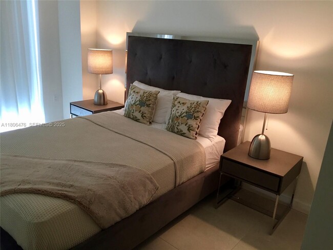 Building Photo - 401 N Birch Rd