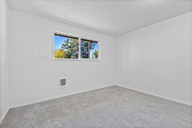 Interior Photo - Cascade Firs Apartments