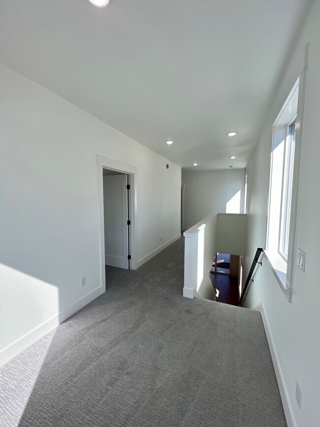 Building Photo - 313 Talons Dr