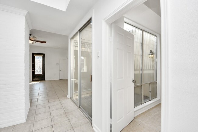 Building Photo - 4112 Meyerwood Dr