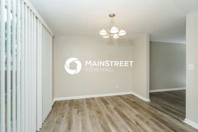 Building Photo - 3 Bedroom Pet-Friendly Home in Louisville, KY with Main Street Renewal