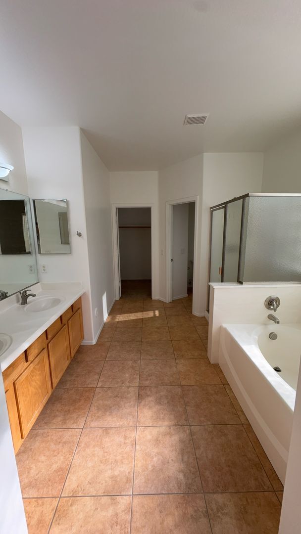 Building Photo - Prime Power Ranch Retreat: 4BR/2.5BA Oasis with Private Pool, Vaulted Ceilings & Backyard Bliss!