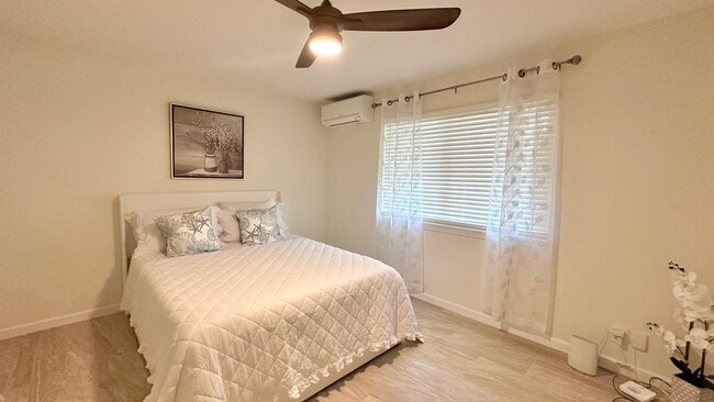 Building Photo - Fully Furnished 4 BD/3 BA Home in Mariner'...