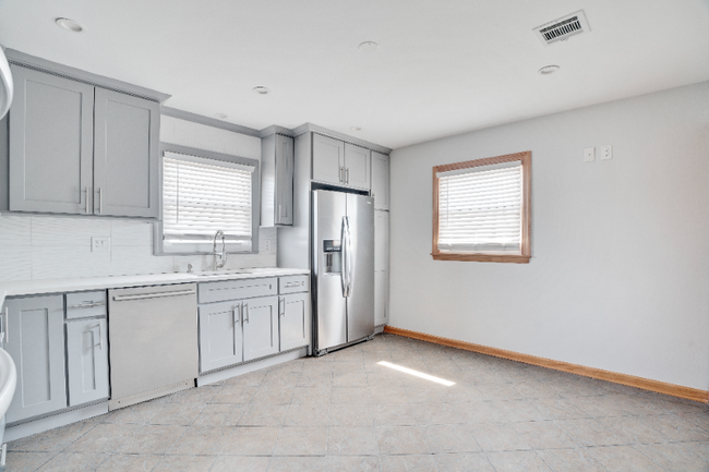 Building Photo - 414 Elm St