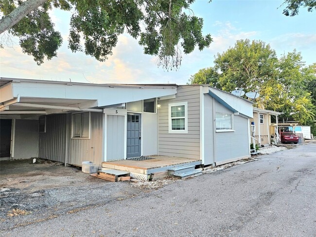 Building Photo - 4419 W Bayshore Dr