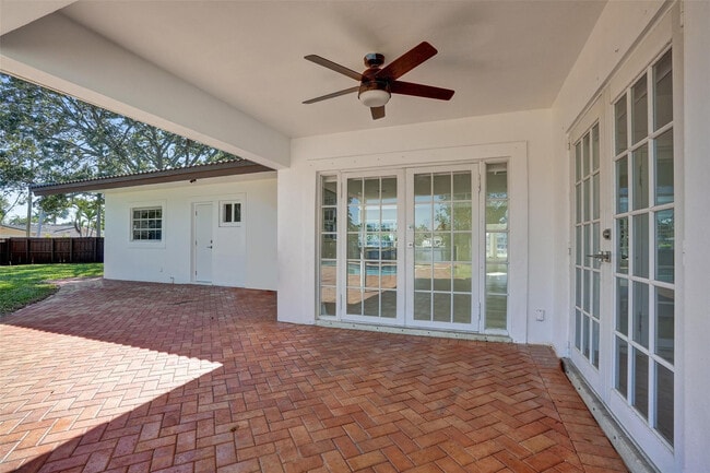 Building Photo - 4200 NE 15th Ave