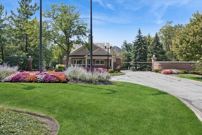 Building Photo - 9200 Falling Waters Dr W
