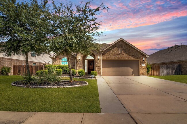 Primary Photo - 18739 Laurel Hills Dr