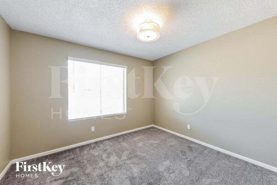 Building Photo - 2915 W Danbury Dr