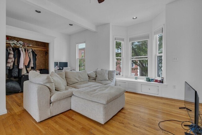 Building Photo - 12 Gates St