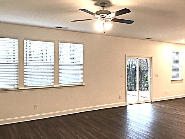 Building Photo - 205 Lindridge Dr