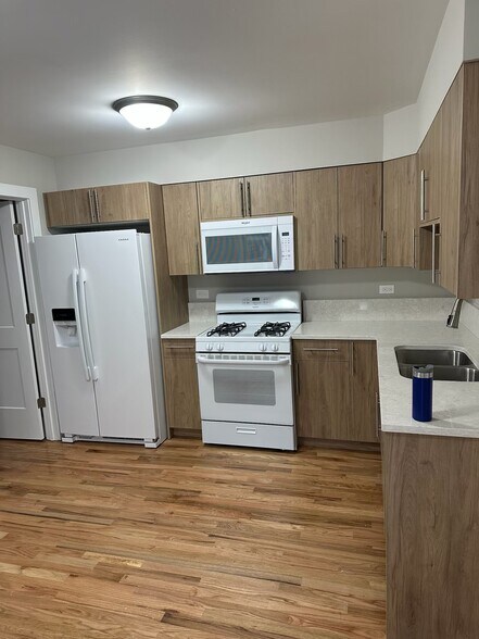 Building Photo - 921 Sunset Ridge Dr